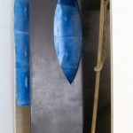 Cristina Mejías. La garganta, 2021. Calabo wood, dyed MDF, wax, dyed Hanji handmade paper, wooden stick, rope, ceramic cup, cedar, 105x50x19 cm (detail)