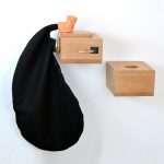 Palabras figuradas habla, 2020. Ceramic, cherry wood, goretex bag, reed, speaker and player, 45x38x32 cm