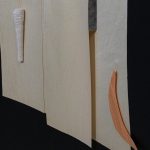 Sin título, 2021. Stained sycamore wood, ceramic and bone, 120x80x8 cm (detail)