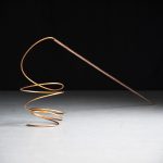 Sin título, 2018. Copper tube and rod, 220x50x40 cm