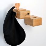 Palabras figuradas habla, 2020. Ceramic, cherry wood, goretex bag, reed, speaker and player, 45x38x32 cm