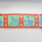 Cuatro cuadrúpedos, 2021. Melted foam on wool and acrylic thread. 480 x 103 cm