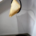 (vientre) tejido en palma, 2022. Barrel bows, rattan weave, cypress, brass and dyed linen thread, 217 x 138 cm.
