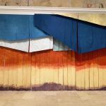 Destilado de un paisaje, 2023. Curtains dyed with natural dyes and teak wood. 400 x 800 x 10 cm