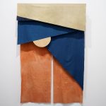 Destilado de un paisaje, 2023. Curtains dyed with natural dyes and teak wood slats. 200 x 135 cm