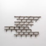 Tejido. 2023. Acrylic resin, ceramic plaster, metal and pigment. Variable measures