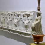 A madera haré dama (detail), 2024. Alegría y Piñero. Ceramic plaster, 30 x 120 cm