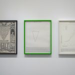Las posiciones de un triángulo, 2024. Ira Lombardía. Tríptico. Impresión de pigmentos naturales sobre papel de algodón.