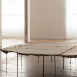 Es un cuerpo, 2022. Mercedes Pimiento. Cement, steel and plant debris. 45x300x375cm