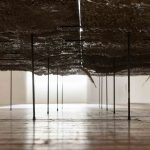 Es un cuerpo, 2022. Mercedes Pimiento. Cement, steel and plant debris. 45x300x375cm