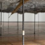 Es un cuerpo, 2022. Mercedes Pimiento. Cement, steel and plant debris. 45x300x375cm
